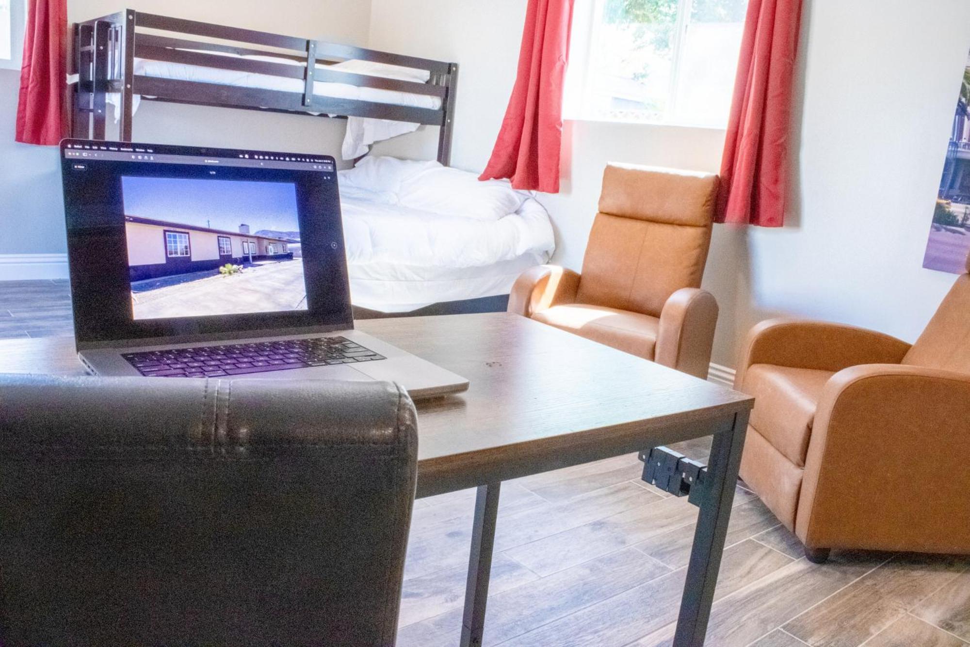 Lux Private Home - Pool, Billiards, 8 Smart Tvs, Board Games, Cotton Bedding - The Stone Sanctuary At Mccullough Hills Trailhead Лас-Вегас Экстерьер фото